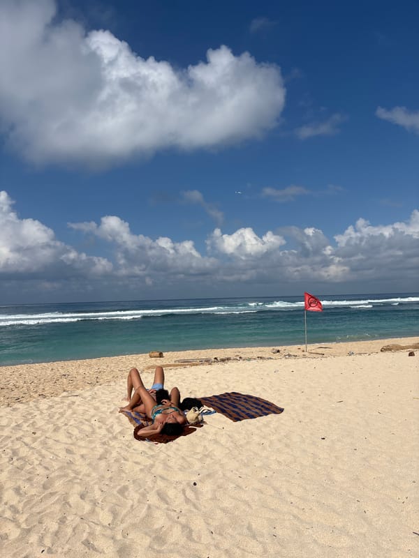 Tourist captures scenic Kuta Selatan beachfront during sunny afternoon