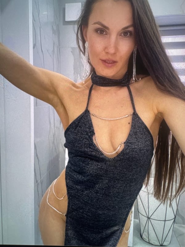 Indoor outfit photo session across multiple looks, Sofiivska Borshchahivka