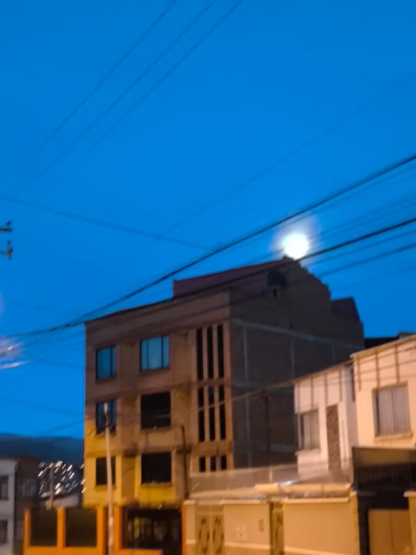 Nighttime construction scene captured in La Paz, Bolivia