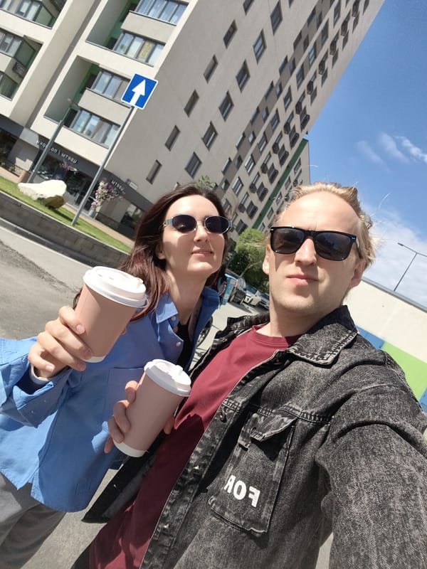 Couple enjoys sunny coffee outing in Tyumen, Russia