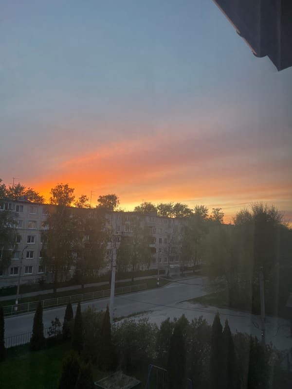 Sunset views captured across Ulyanovsk residential areas