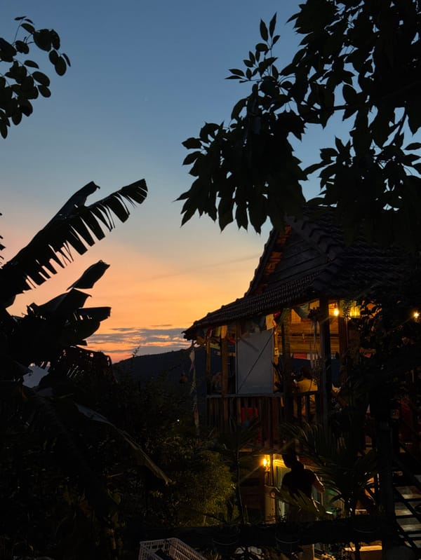 Twilight temple tour documented across Nha Trang's Long Son Pagoda