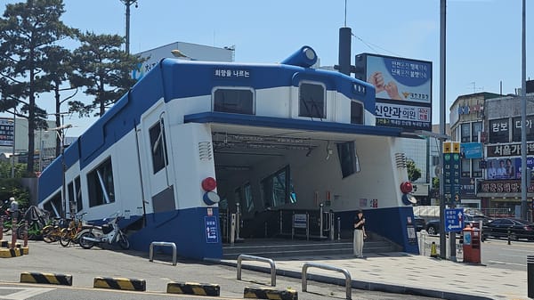 Dawn documentation of Daejeon landmarks and street performances