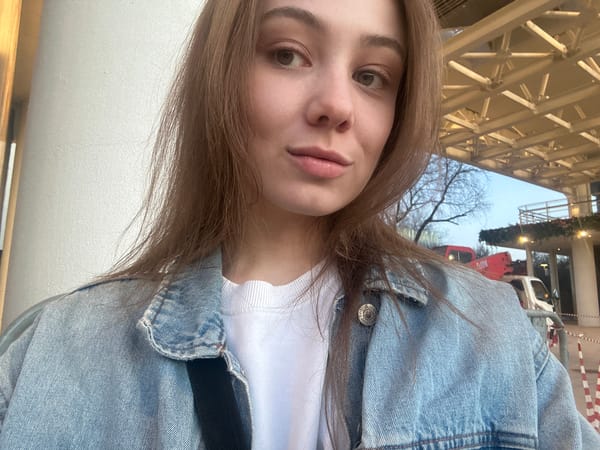 Casual moments captured in Moscow gathering area