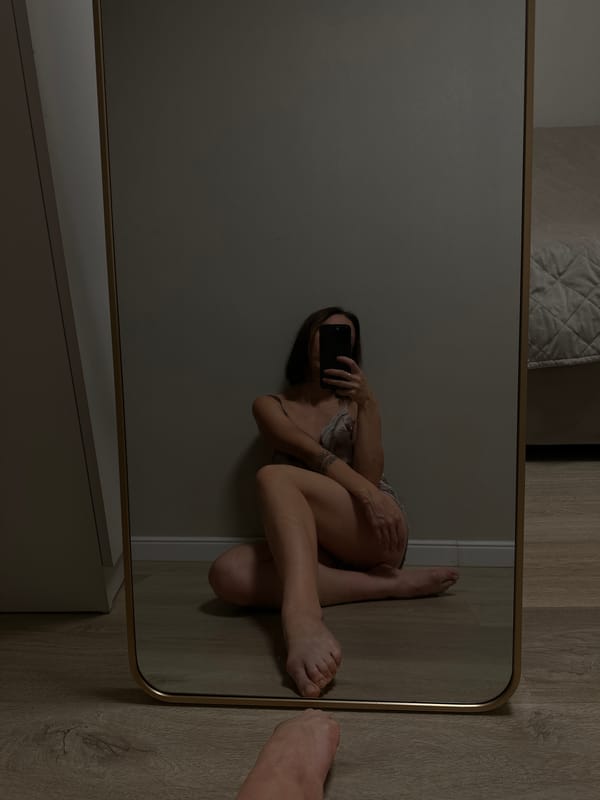 Mirror selfie session in a Votkinsk bedroom, June 2026