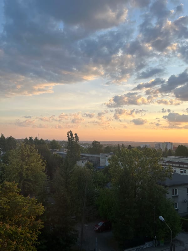 Witness documents sunrise/sunset sky changes over eight minutes