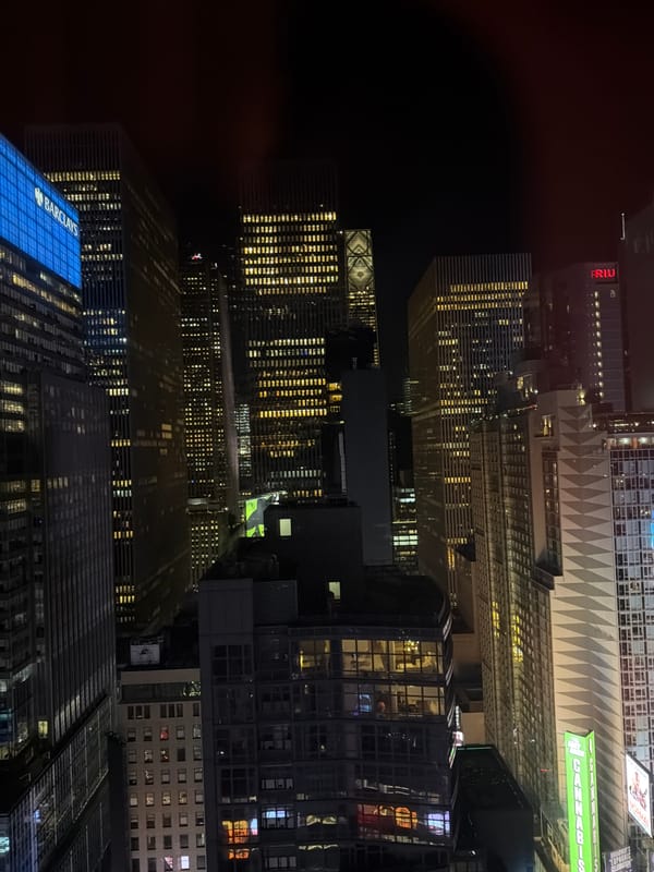 Late night NYC moments: skyline views and cocktails