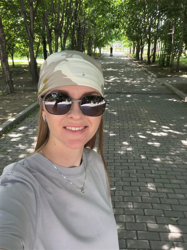 Walking Khabarovsk's park paths past the State Circus