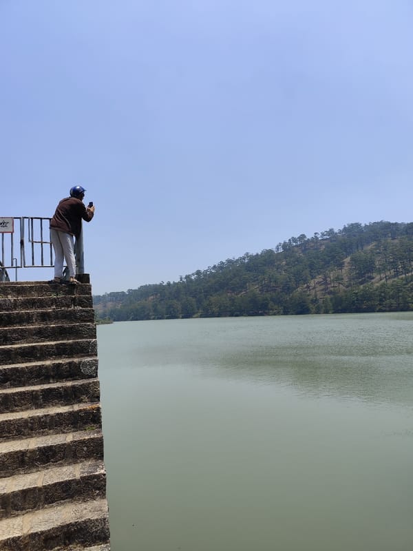 Morning recreation at Lang Biang dam draws fishers, photographers