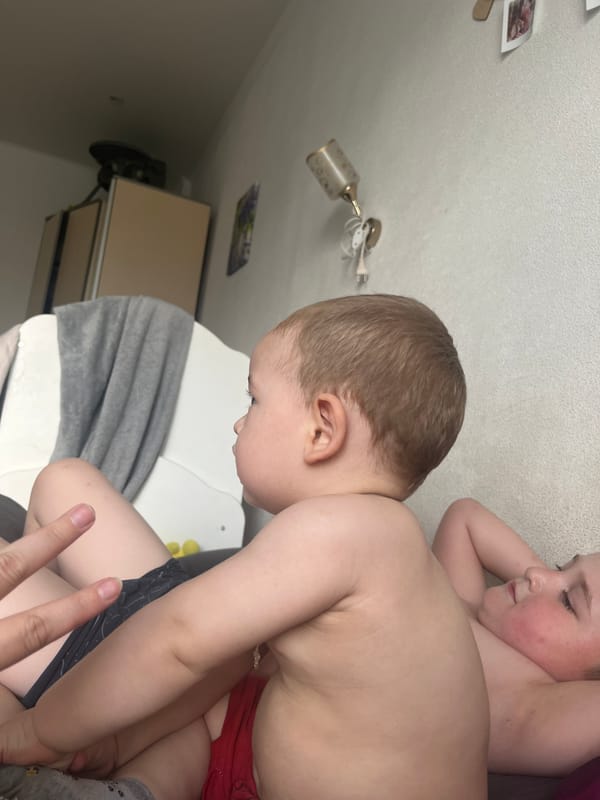 Home day in Chelyabinsk with a sick kid and family moments