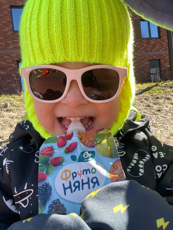 Spring morning moments captured across Izhevsk playgrounds and streets