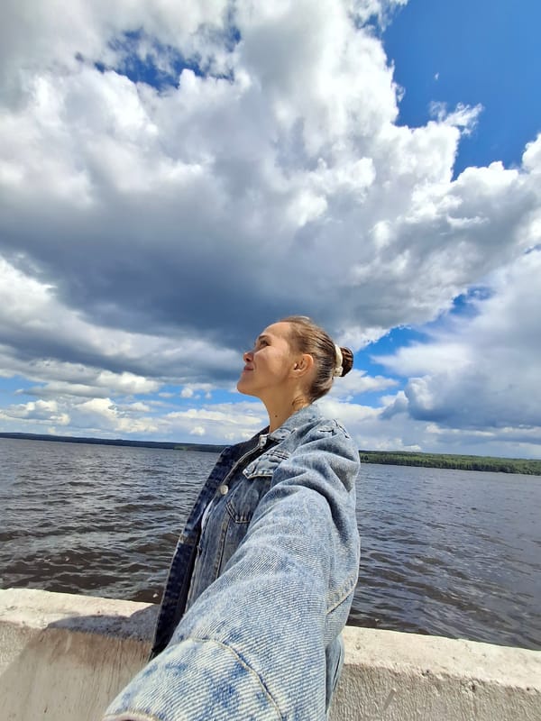 Woman observed at Chaikovsky waterfront amid high waves