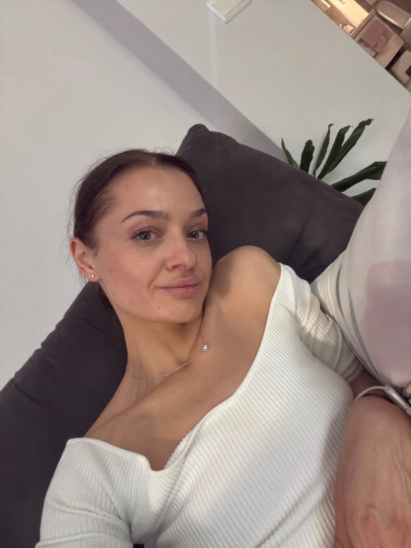 Woman on couch photographed by multiple witnesses in Varna