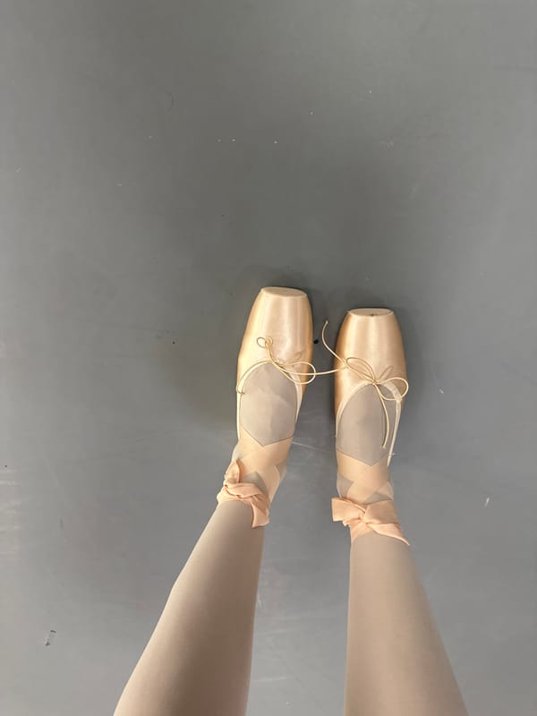 Ballet dancer captures selfies during studio practice in Tbilisi