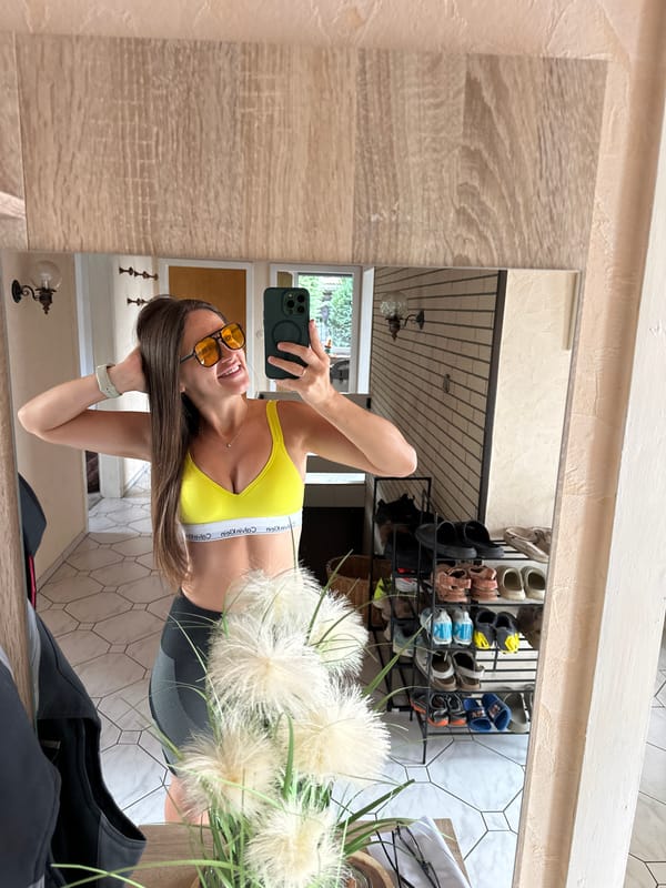 Woman documents morning workout routine and childcare in Fredenbeck