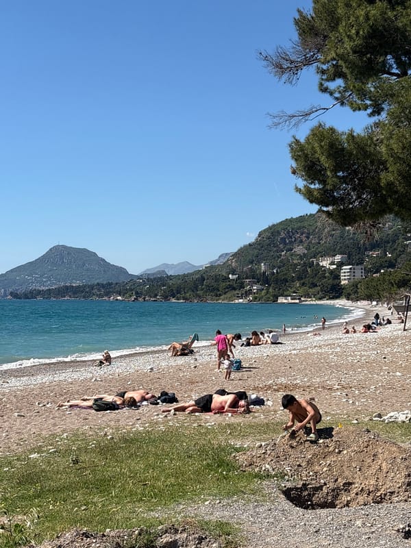 Sunny beach day draws crowds to Montenegro coast