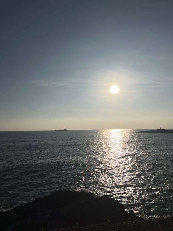 Sunlit ocean scene captured in Arica, Chile