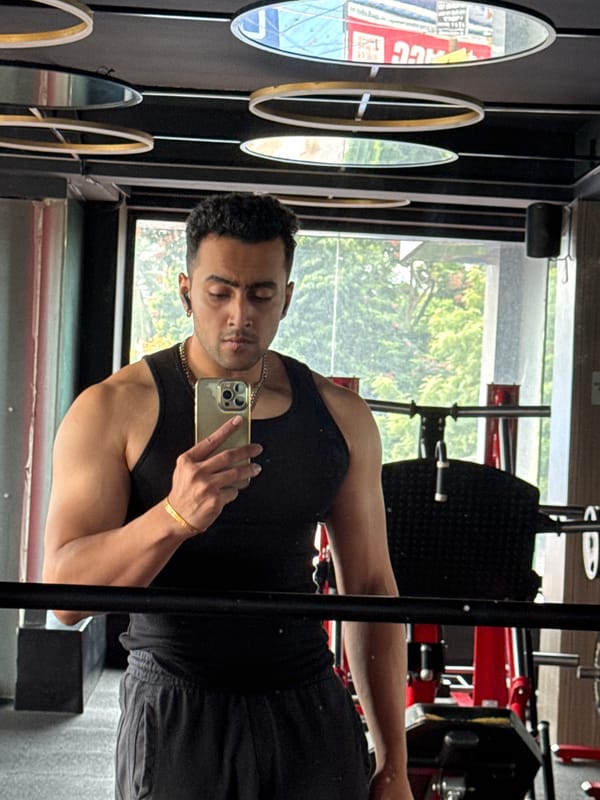 Gym session in Kolkata: selfies, lifting, and rest breaks.