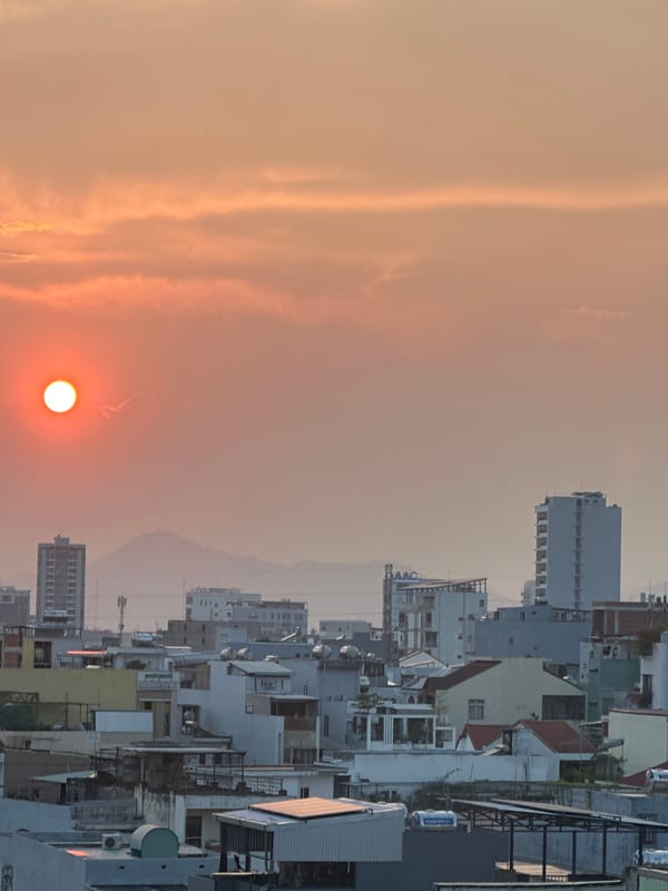 Sunrise cityscape captured in Đà Nẵng, Vietnam