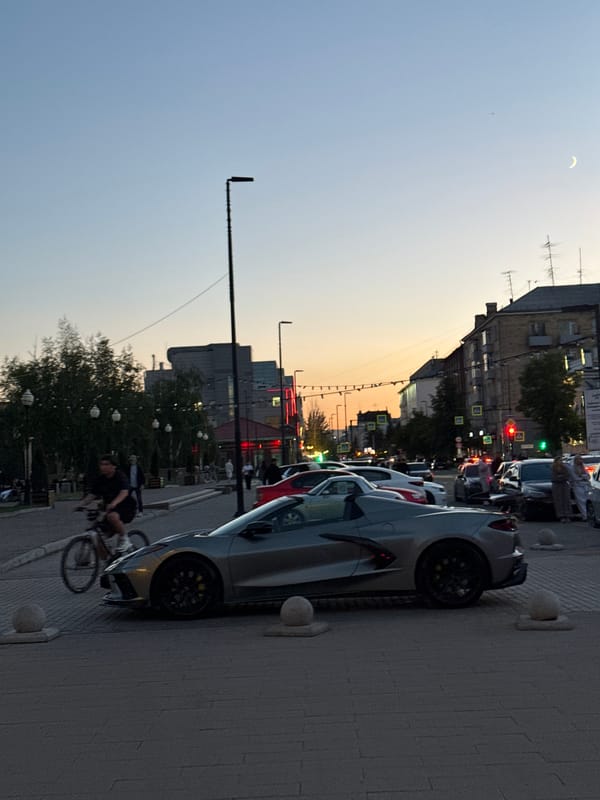 Evening streets and a bite to eat in Krasnoyarsk
