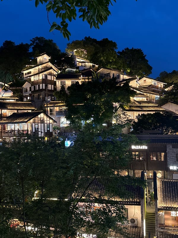 Evening street life captured in Chongqing's Nan'an District