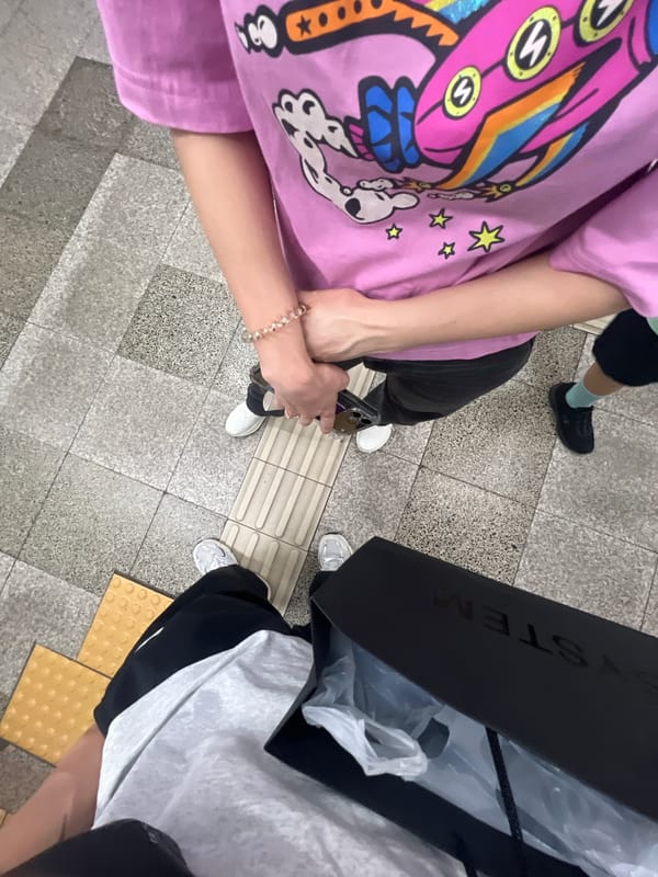Seoul subway afternoon: platforms, commuters, and a kimbap stop