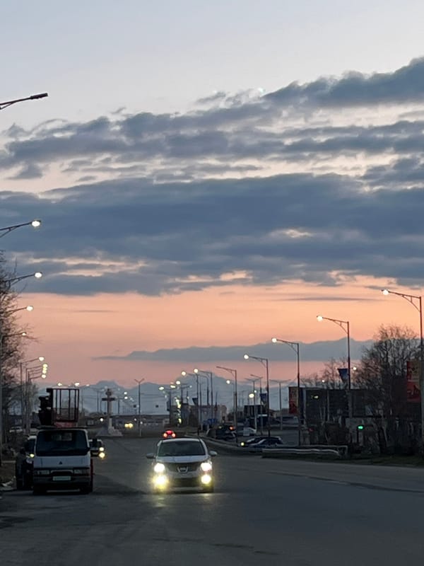 Morning life captured across Petropavlovsk-Kamchatsky: streets, yoga, coffee, chocolate