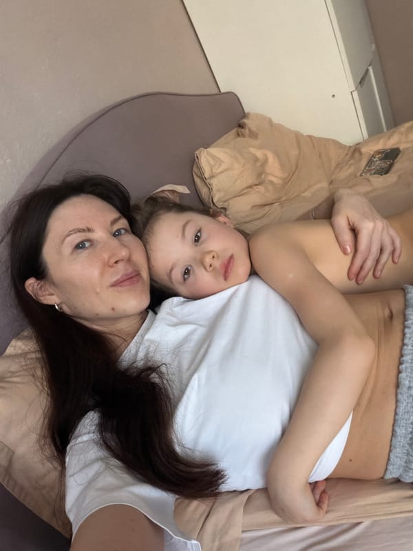 Morning routine captured in Perm home: exercise, meals, family time
