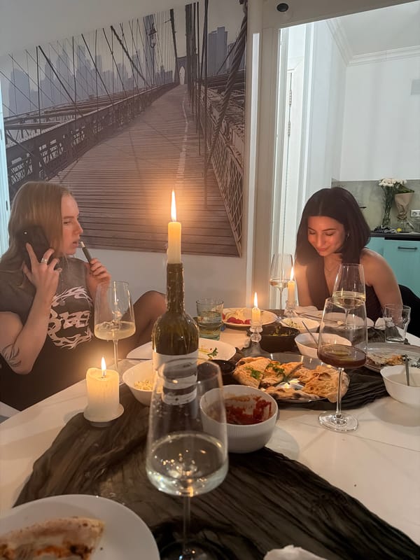 Women share candlelit dinner in Moscow