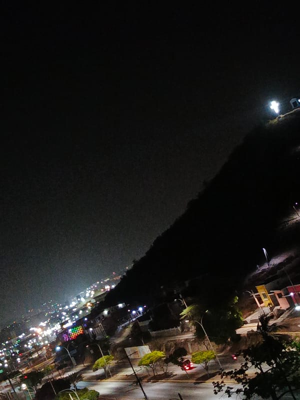 Nighttime cityscape captured in Los Robles, Venezuela