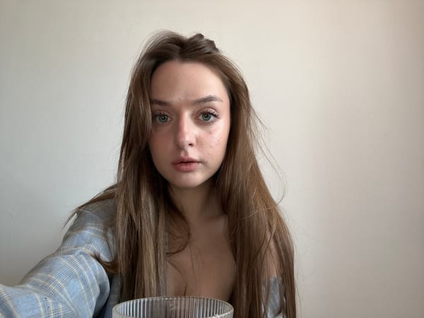 Woman poses for photos during brief session in Kragujevac