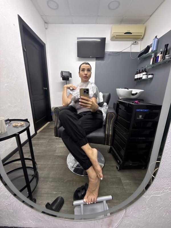 Salon selfies during a hair appointment in Dnipro