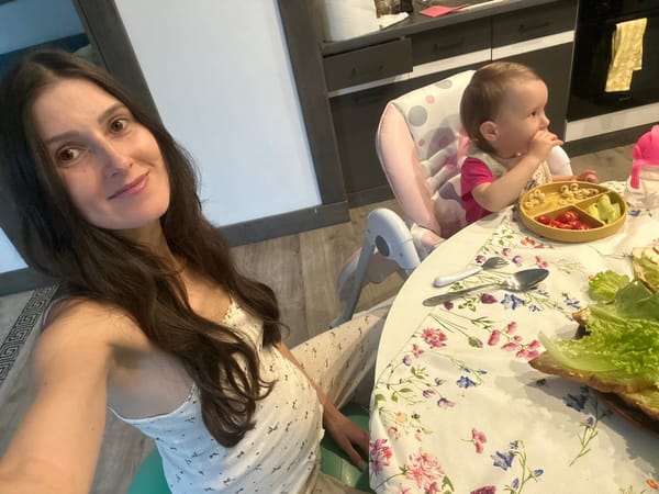 Family mealtime captured in Wisła home