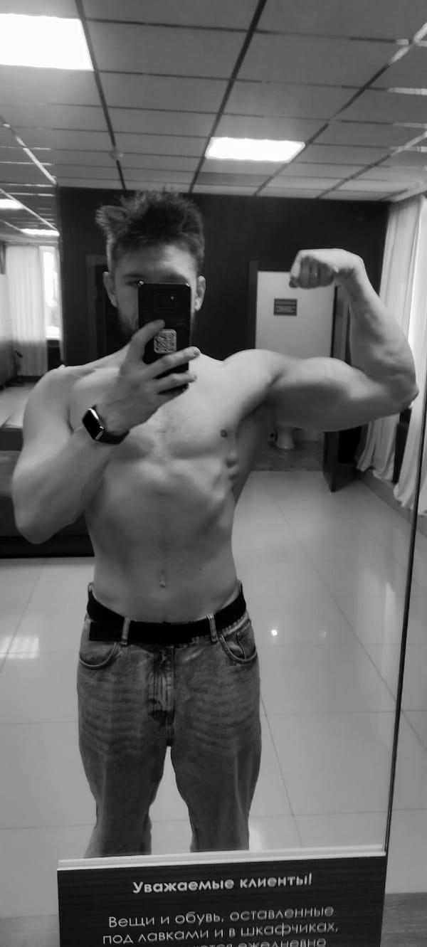 Daily life documented in Fryazino: gym selfies and street scenes