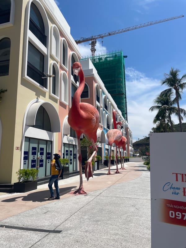 Tourist documents hour-long walking tour through Nha Trang attractions