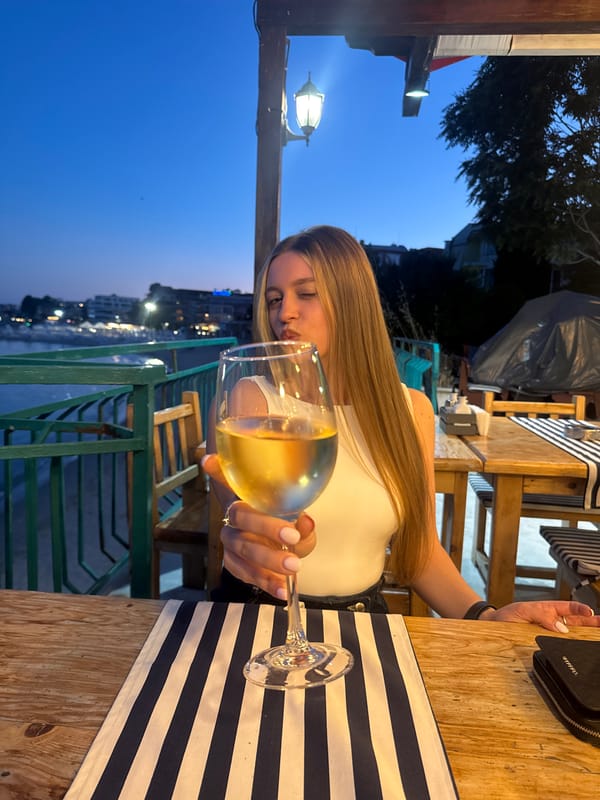 Seafront dinner in Nesebar with wine and sizzling dishes