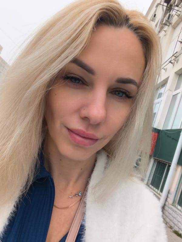 Woman visits beauty salon, documents experience in Sevastopol