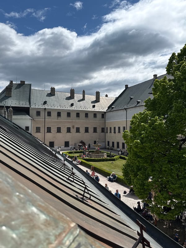 Spring festival draws crowds to historic Slovak castle