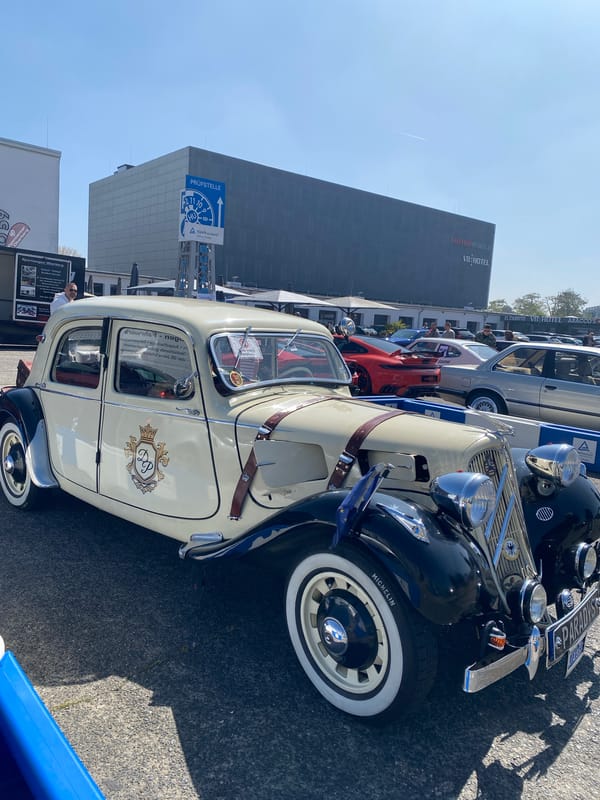 Classic car show draws crowds at Motorworld Cologne