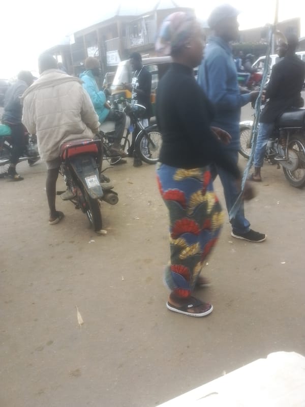Street market life in full swing, Gwong, Nigeria