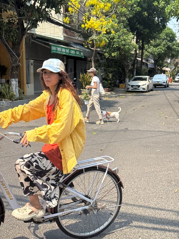 Morning street life documented across Đà Nẵng, Vietnam
