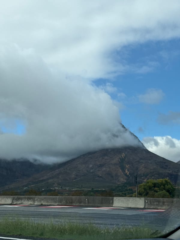 Cloudy mountain conditions observed in Paarl, South Africa