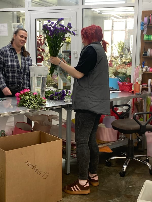 Morning life documented at Yekaterinburg flower shop and streets