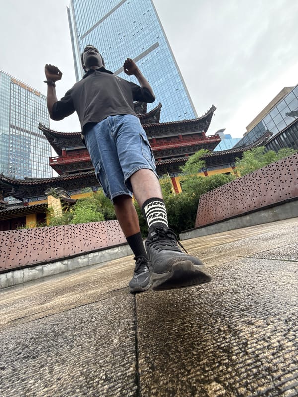 Wumiao Temple draws a crowd of sightseers and Hanfu enthusiasts in Chongqing