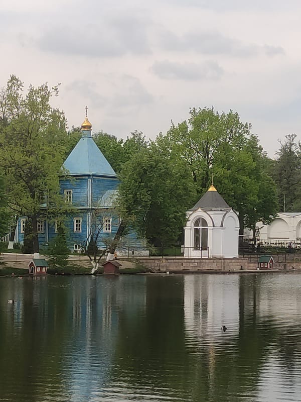 Visitor documents spring day at Russian monastery complex