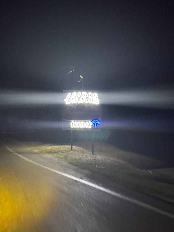 Nighttime roadside signage documented in Tinaquillo, Venezuela