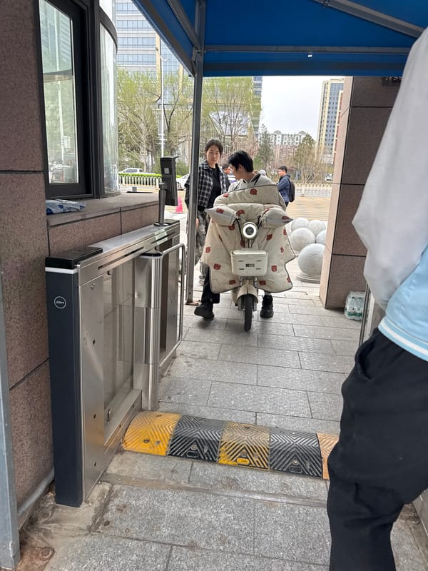 Morning street scenes captured in Beijing's Daxing District