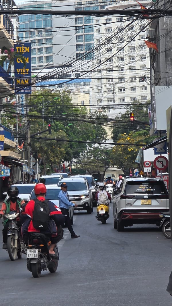 Morning street life documented across Nha Trang Ward