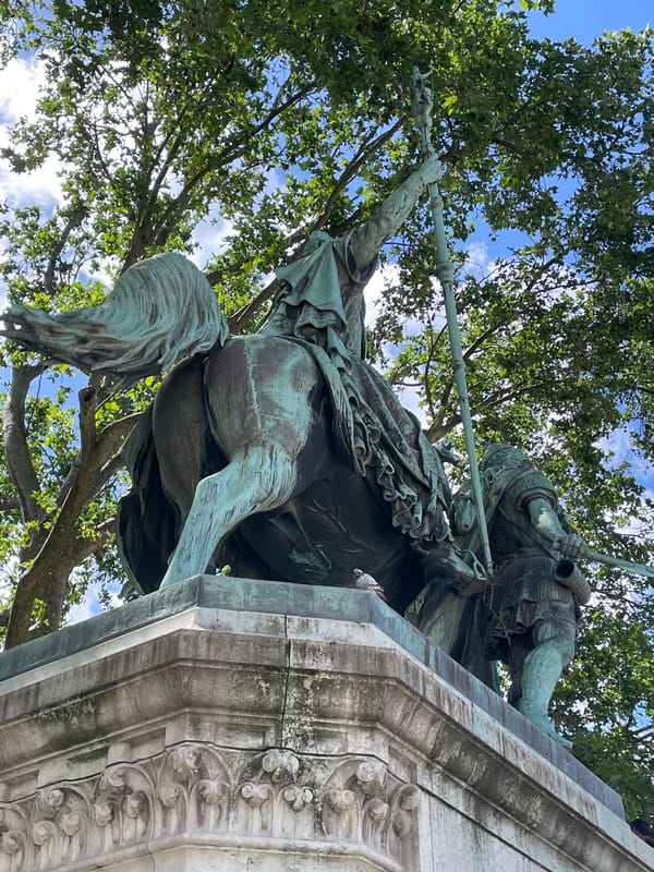 Witness documents Notre Dame Cathedral and monuments in Paris