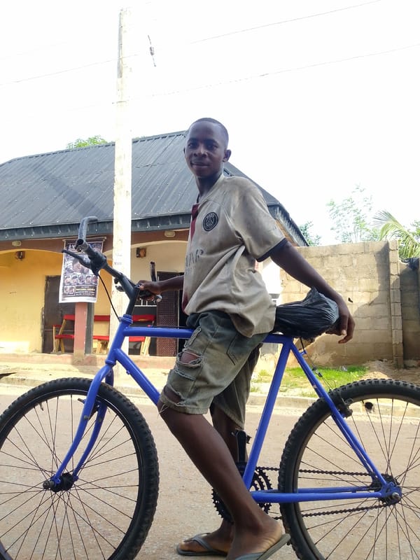 Afternoon street life and everyday commerce in Jalingo, Nigeria